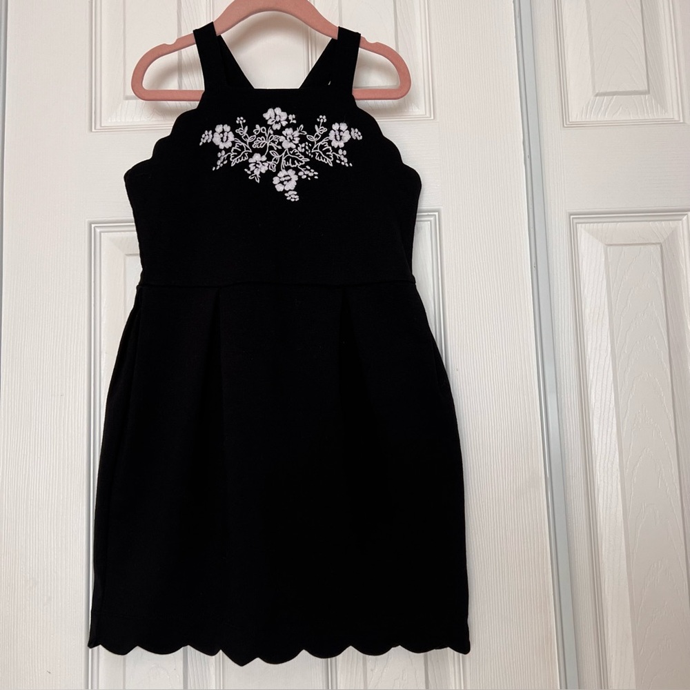 JANIE AND JACK Black Floral Embroidery Dress and Scalloped Edges Girls size 6